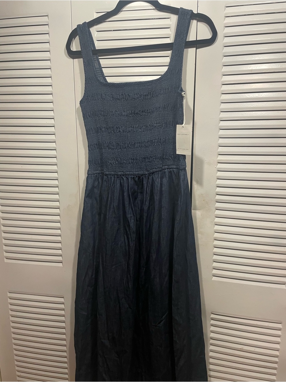 Free Assembly Dark Denim Smocked Tank Midi dress - Picture 4 of 7